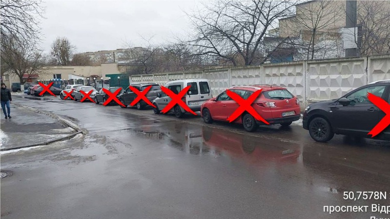 Заважають «швидким»: у Луцьку муніципали оштрафували порушників