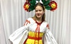 Юна волинянка створила костюм з паперу