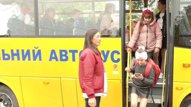 Три громади з Волині отримали шкільні автобуси