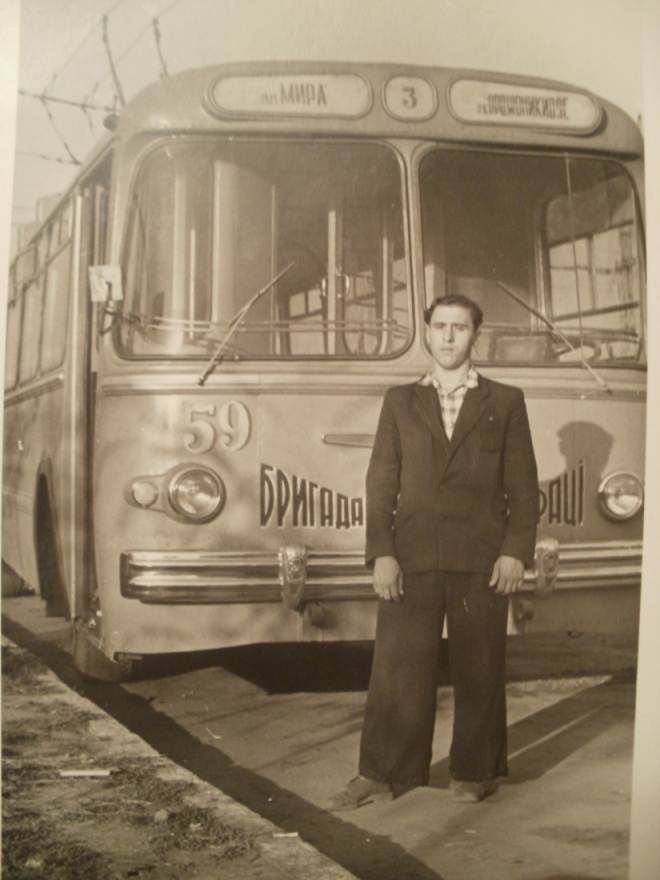Один з перших тролейбусів у Кривому Розі