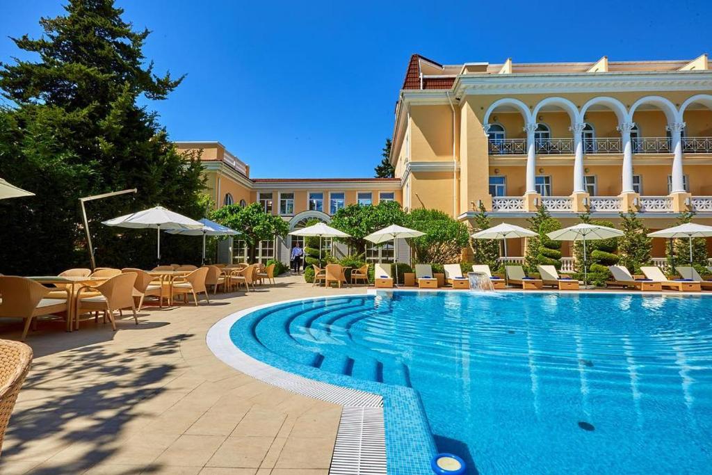 Люксовий готель в Одесі належить компанії, якою через дві інші кіпрські фірми володіє Оксана Палиця. Фото із Booking.com