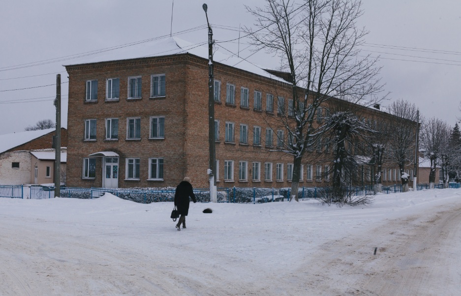 Школа в Ратному, яку цьогоріч закінчив Максим.
