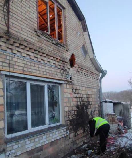 Пошкоджений будинок у селі Вишневе на Київщині