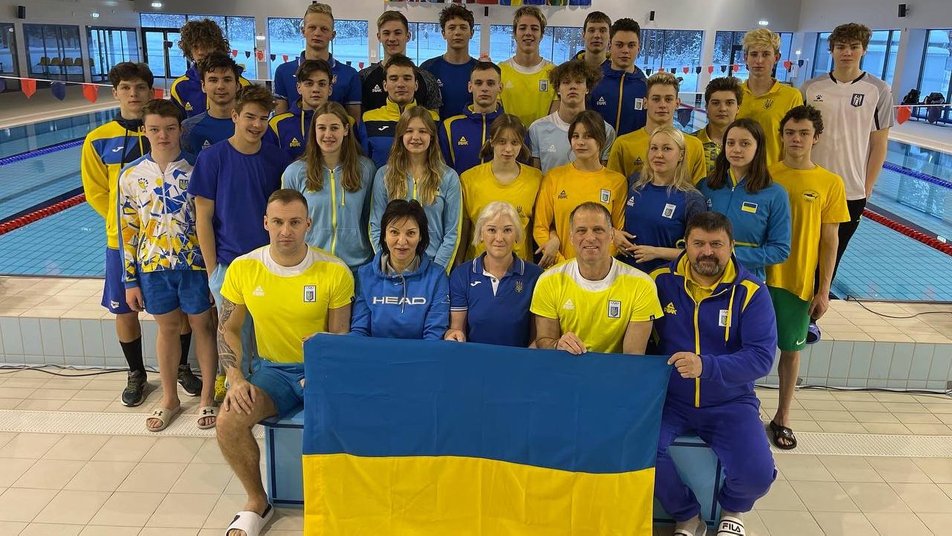 Українська збірна із плавання на змаганнях у Литві. Фото Володимира Самчука