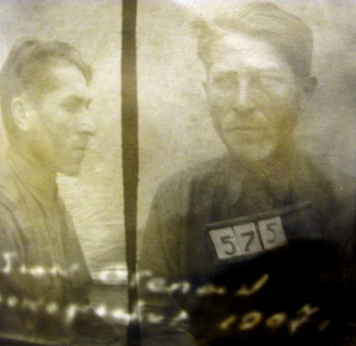 Арештантські фото Антона  Костюка та його батька Степана Костюка 