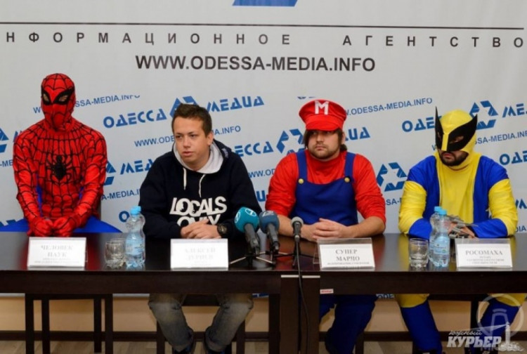 Барабошко в костюмі Супер Маріо на пресконференції в Одесі