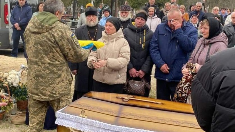 У 25 загинув за Україну: поховали молодого Героя Пархомчука Олександра