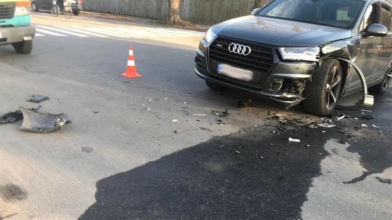 У Луцьку оштафували водія «Audi», який п`яним в’їхав в острівець безпеки