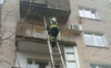 Всередині залишилась дитина: у Володимирі рятувальники відчинили двері квартири