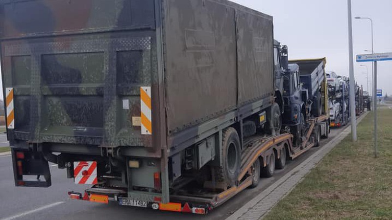 Польські страйкарі заблокували на кордоні військовий вантаж для України