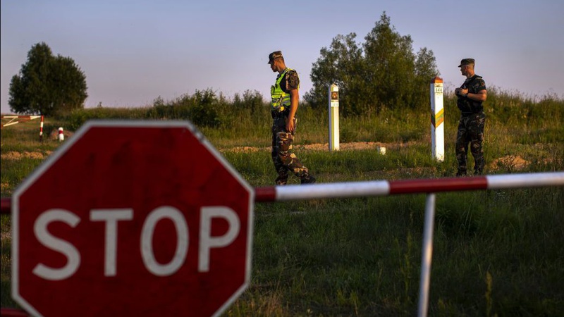 Білоруські військові риють окопи поблизу кордонів з Україною, Польщею та Литвою