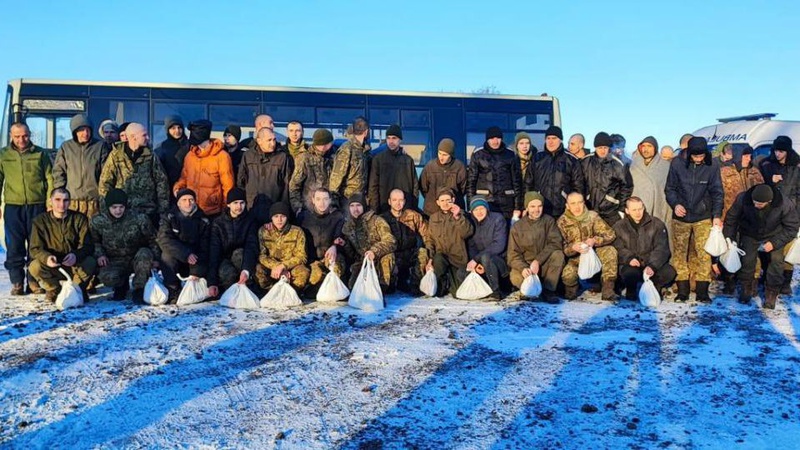 Відбувся черговий обмін полоненими: 50 українських захисників знову вдома
