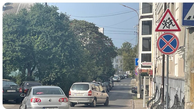 Водіям пояснили, як їздити на вулиці Даргомижського в Луцьку. ФОТО