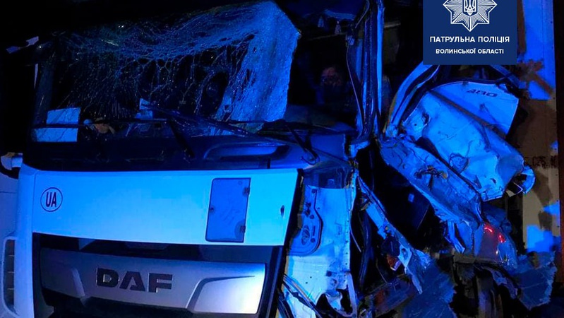 На Волині – ДТП за участю двох вантажівок: є постраждалі