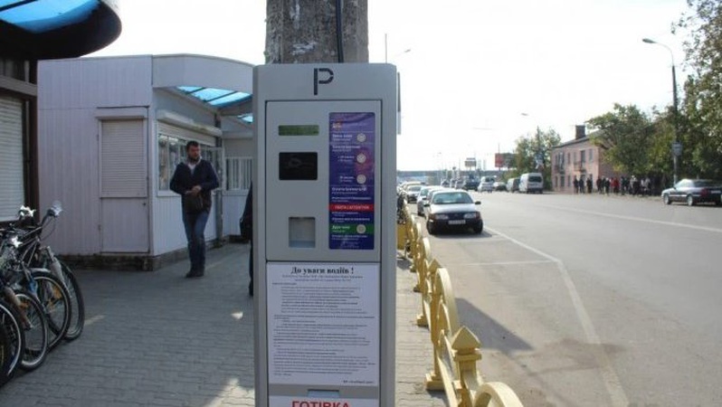 У Луцьку демонтують паркувальні автомати