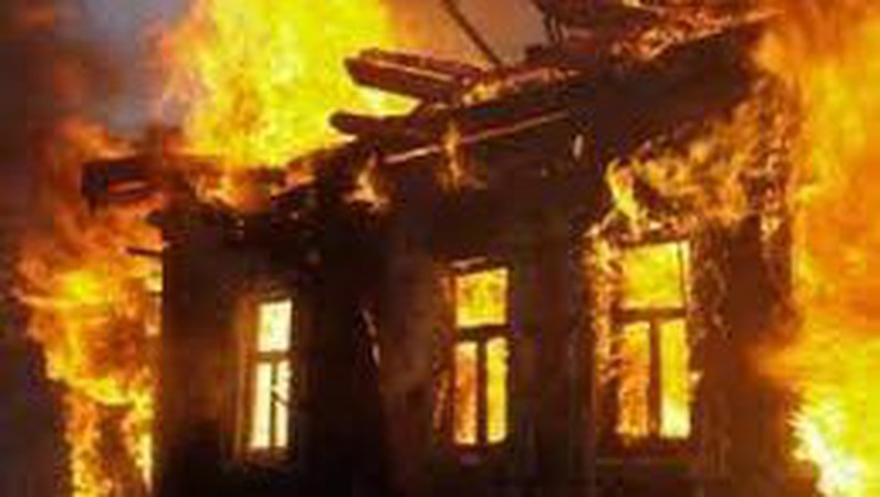 У Маріуполі пожежа, але окупанти нічого не роблять, щоб загасити полум’я – радник мера