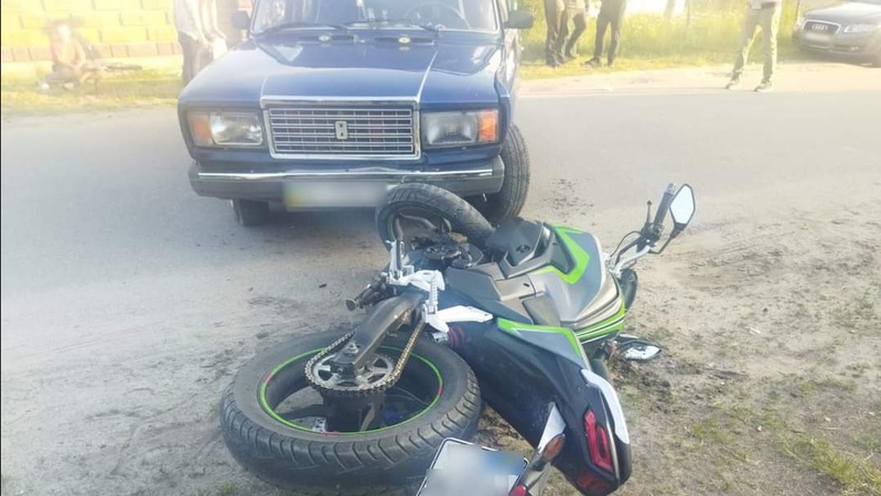 На Волині зіткнулися авто та мотоцикл: постраждала 16-річна дівчина