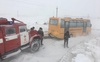 На Волині в кучугурі снігу застряг шкільний автобус. ВІДЕО