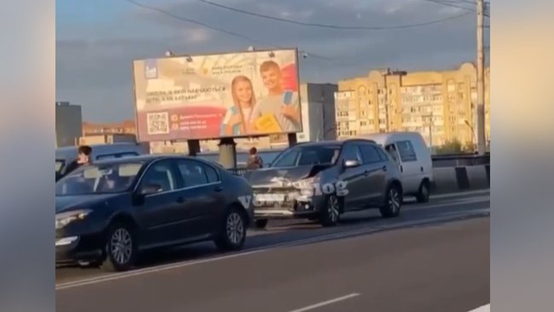 ДТП у Луцьку: на мості зіткнулися дві автівки