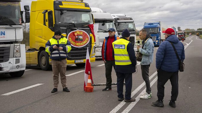 Польські фермери заблокують п’ять пунктів пропуску на кордоні з Україною