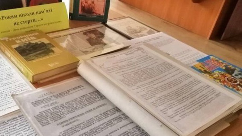 У Луцьку в бібліотеці відкрили виставку документів до Дня вигнання з України нацистських окупантів