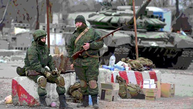 На окупованій Луганщині «мобілізованим» видають застарілу зброю: гвинтівки Мосіна й радянські каски