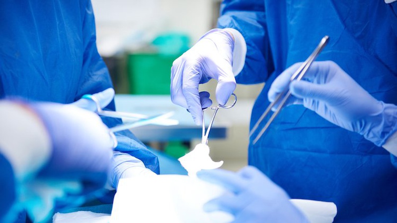 Волинські хірурги видалили пацієнту гігантський жовчний міхур