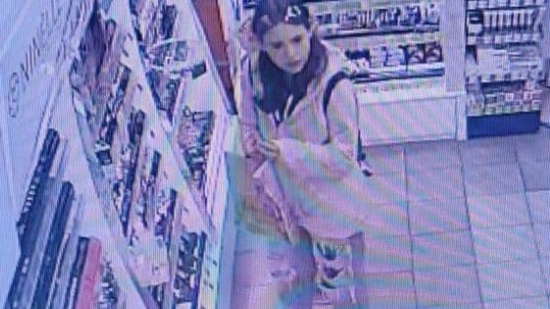 На Волині поліція розшукує особу, яка вчинила крадіжку у магазині