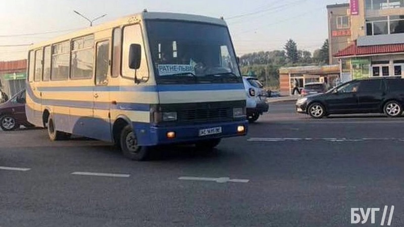 На Волині водій автобуса збив жінку на пішохідному переході і втік з місця ДТП