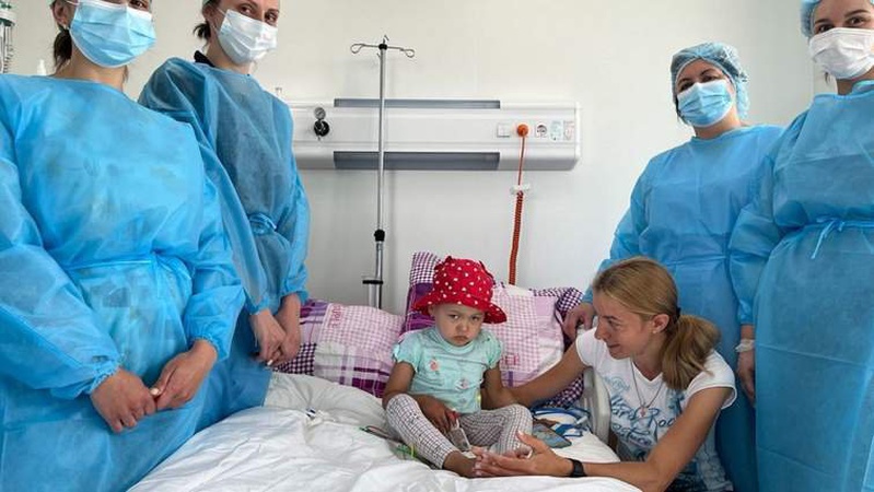 У Львові успішно провели першу трансплантацію кісткового мозку дівчинці з Волині