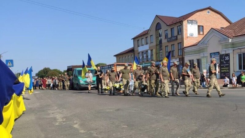 На Волині провели в останню путь відомого лікаря та Героя Ігоря Колотюка