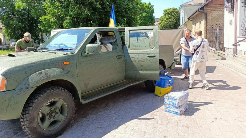 Військовим повезли автівку, на яку збирали гроші в центрі Луцька