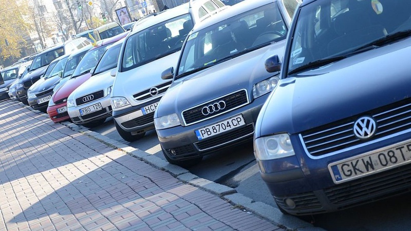 В Україні можуть повернути платне «розмитнення» автомобілів, – Гетманцев