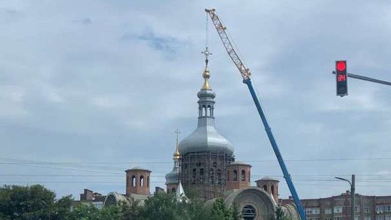 На одній з церков Луцька встановили нові хрести