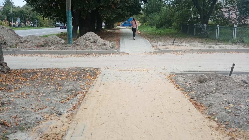 У Володимирі луцька фірма за 2 місяці не може зробити доріжку біля школи, – соцмережі