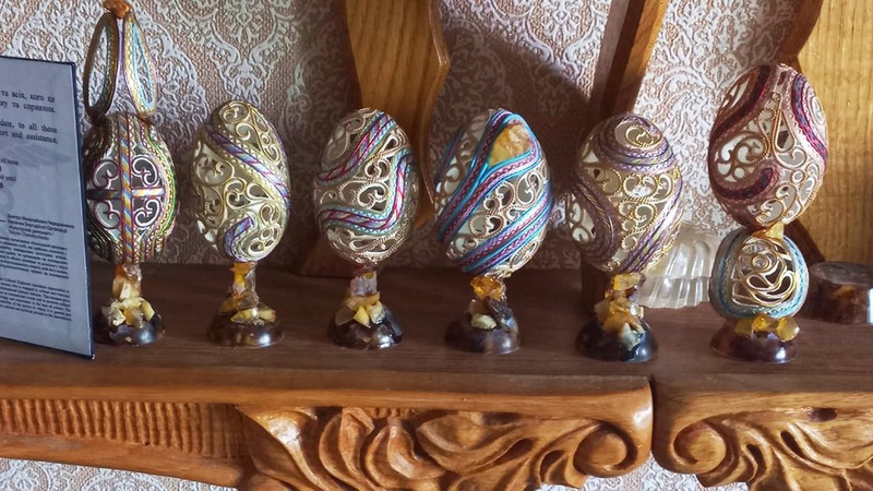 «Волинський Фаберже» створив нові роботи з яєчних шкаралуп для допомоги ЗСУ