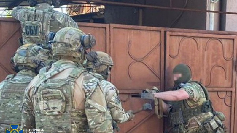 У Черкасах рекетири вибивали гроші з родини полеглого Героя