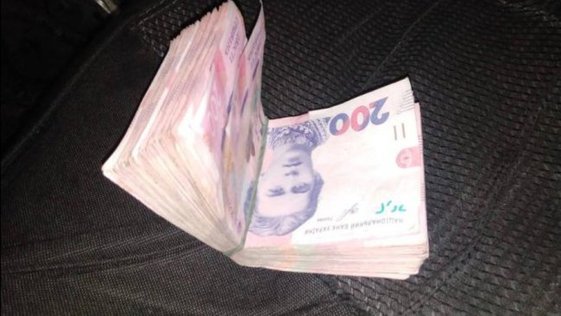 Мав при собі наркотики: 34-річний лучанин хотів відкупитися від поліцейських за 33 тисячі гривень