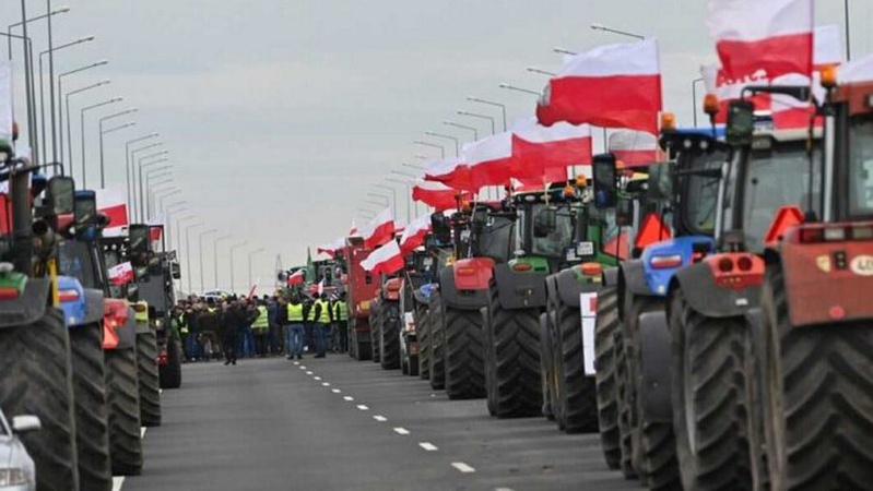 Влада Польщі домовилася з фермерами про заборону транзиту агропродукції з України