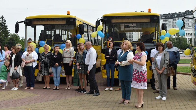 Волинські школи отримали нові автобуси. ФОТО. ВІДЕО