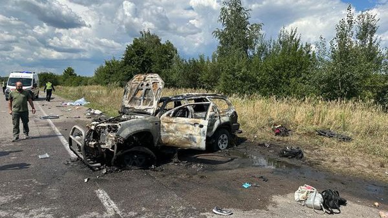 На трасі «Київ-Ковель-Ягодин» внаслідок перекидання загорілося авто: загинули двоє людей