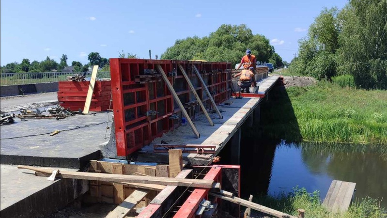 У селі на Волині вперше розпочали ремонтувати 58-річний міст