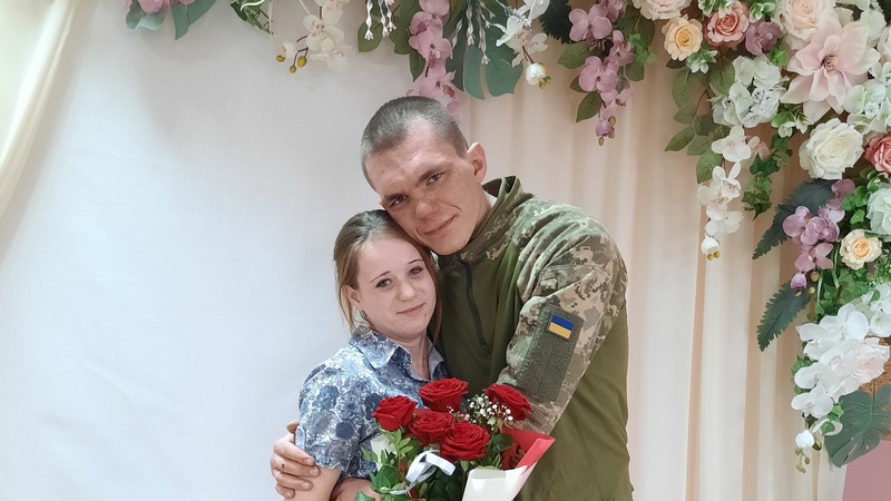 У Рожищі одружився захисник України з Сумщини зі своєю коханою