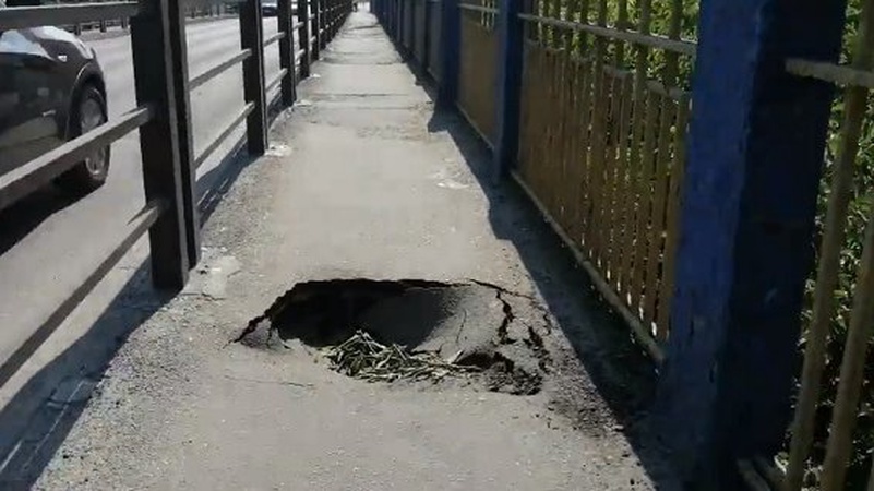 У Луцьку на вулиці Шевченка руйнується міст