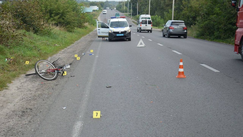 На Волині Volkswagen збив 50-річного велосипедиста