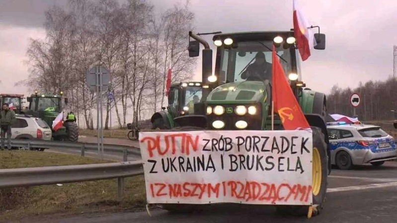 Поліція Польщі відкрила справу через скандальний плакат із закликом до Путіна