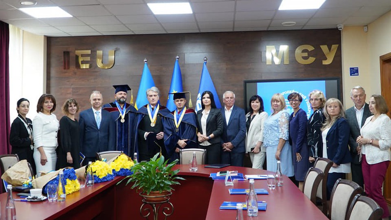 Відомий лікар-хірург з Волині та експрезидент України отримали дипломи почесних професорів. ФОТО