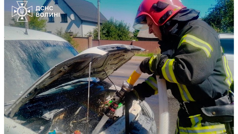 У Ковелі вогнеборці оперативно загасили пожежу в автомобілі