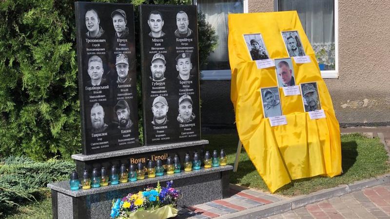 У Нововолинську відкрили меморіальну дошку загиблим на війні випускникам