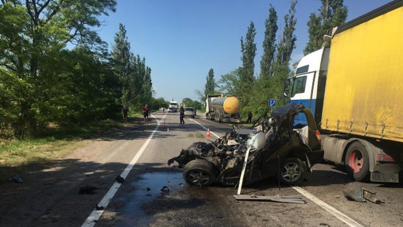 Автотроща у Миколаївській області: двоє загинули, семеро – в лікарні